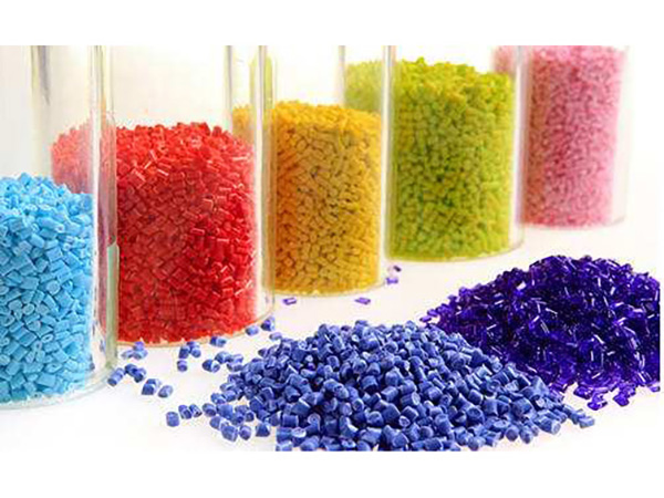 將支架粘接到復合樹脂修復體上時，是否應使用硅烷偶聯(lián)劑？